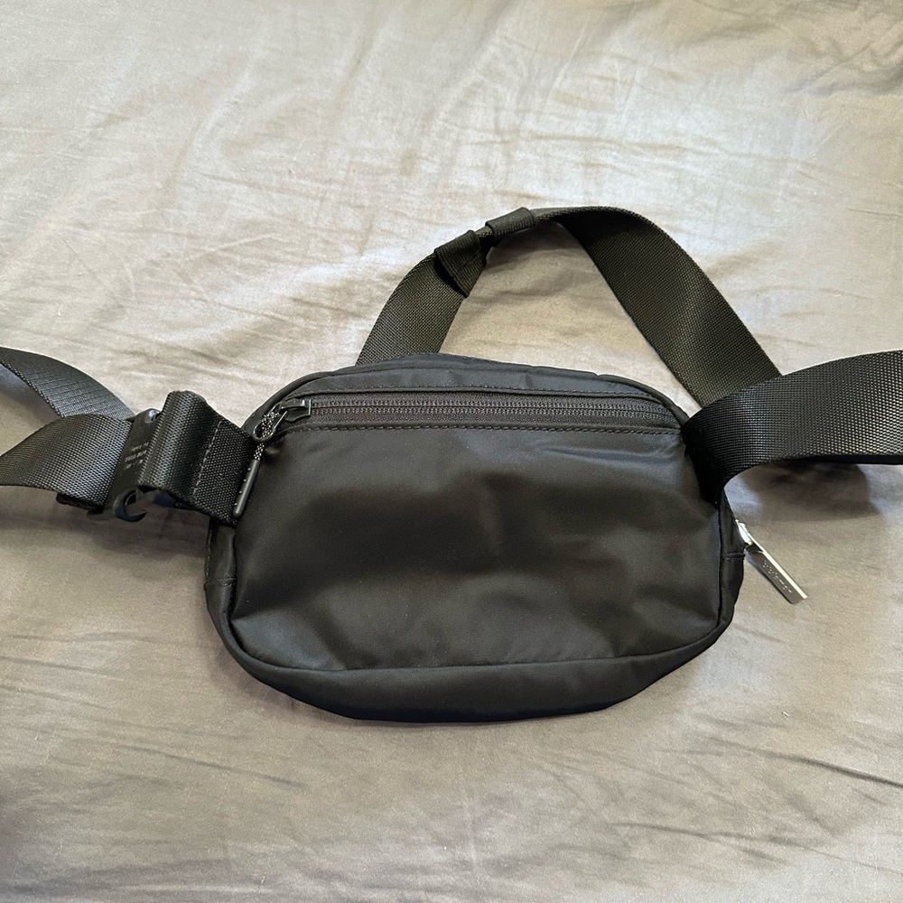 Lululemon belt bag - Picture 2 of 3